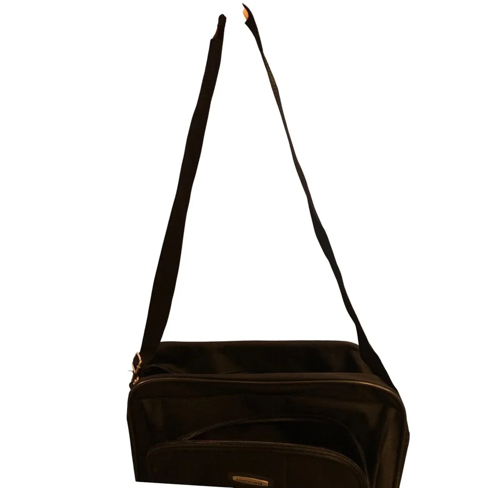 Concourse crossbody messenger